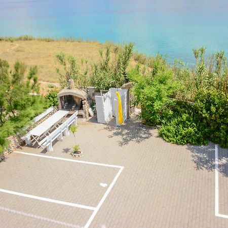 Apartmani Prvi Red Do Mora Pag Town Kültér fotó