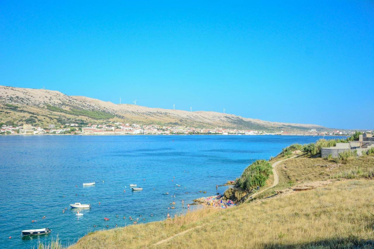 Apartmani Prvi Red Do Mora Pag Town Kültér fotó