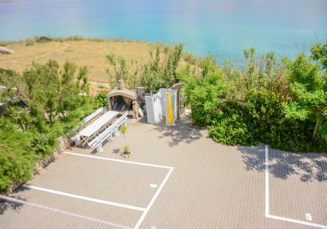 Apartmani Prvi Red Do Mora Pag Town Kültér fotó