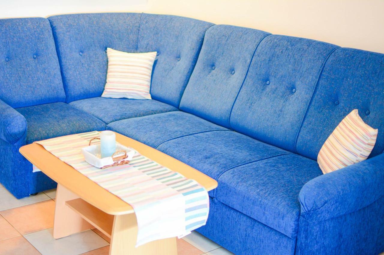 Apartmani Prvi Red Do Mora Pag Town Kültér fotó