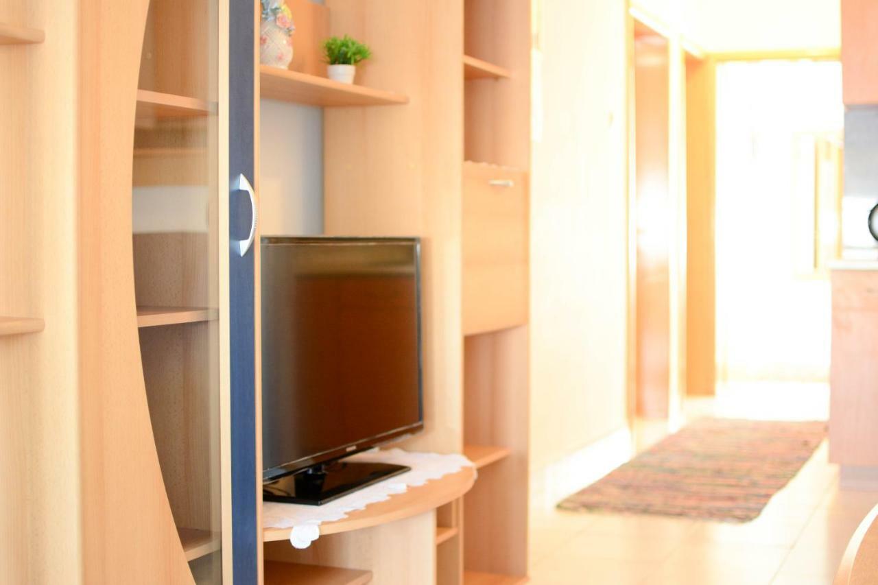 Apartmani Prvi Red Do Mora Pag Town Kültér fotó